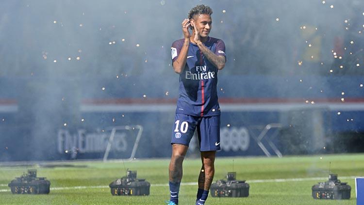 Kemeriahan Neymar disambut dengan meriah di Stadion Parc des Princes.