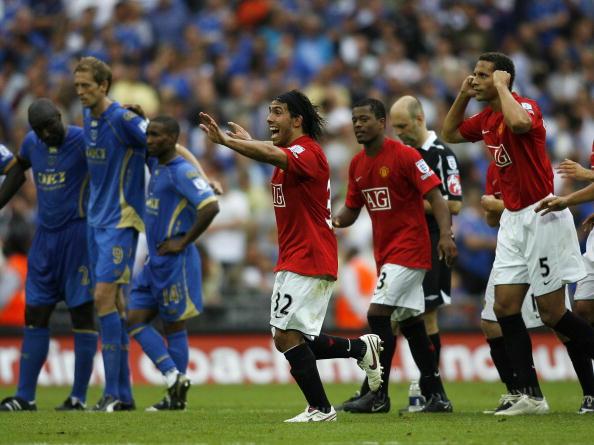 Man United vs Portsmouth dalam adu penalti di Community Shield. Copyright: INDOSPORT