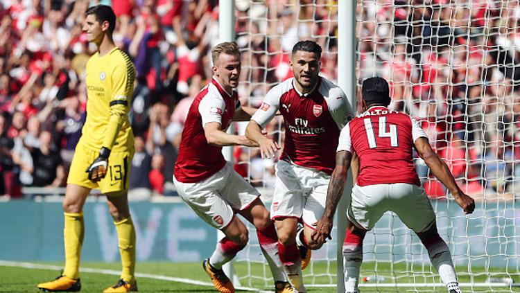 Klub sepak bola Serie A Italia, AS Roma mengincar bek kiri Arsenal yang bernama Sead Kolasinac sebagai pengganti Aleksandar Kolarov.