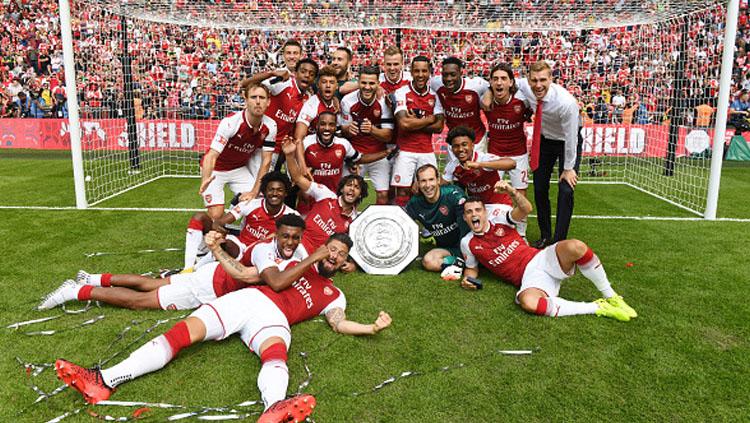 Pose selebrasi para pemain Arsenal juara Community Shield 2017.