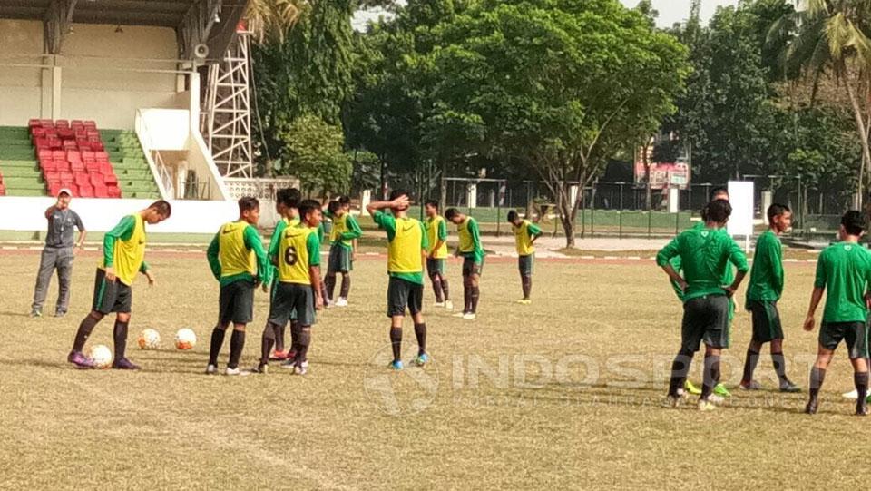 Timnas U-16 saat sedang latihan. Copyright: Lanjar Wiratri/Indosport.com