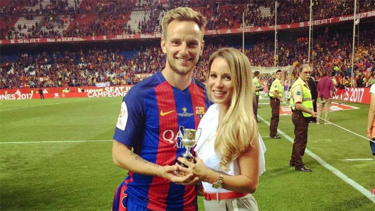 Ivan Rakitic dan Raquel Mauri Copyright: Instagram/Raquel Mauri