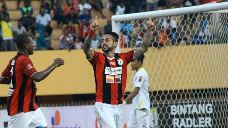Gelandang berkebangsaan Brasil, Ricardo Almeida atau yang akrab disapa Ricardinho, ternyata masih menyimpan rindu terhadap mantan timnya, Persipura Jayapura.