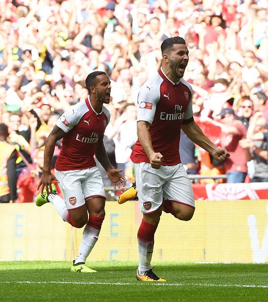 Theo Walcott (kiri) dan Sead Kolasinac, dua pemain Arsenal. Copyright: INDOSPORT