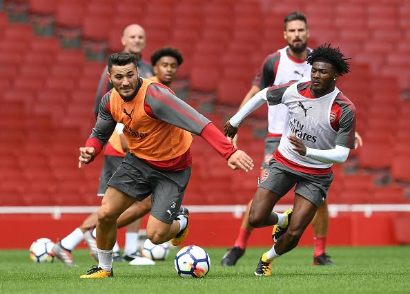 Sead Kolasinac (kiri) saat sedang latihan bersama Arsenal. Copyright: INDOSPORT