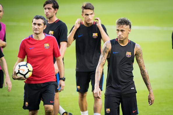 Ernesto Valverde (kiri) saat melatih Neymar Jr yang masih berada di Barcelona. Copyright: INDOSPORT