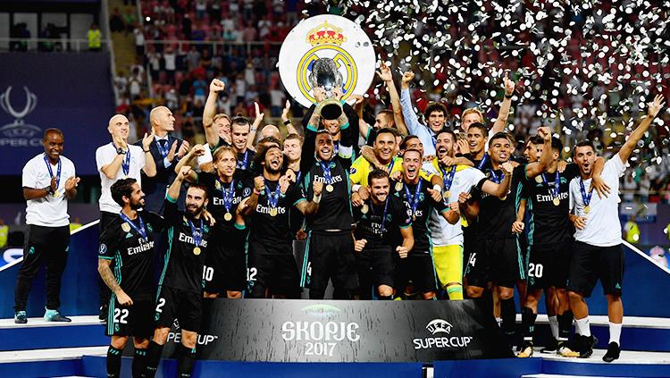 Pemain Real Madrid merayakan kemenangan gelar Piala Super Eropa.