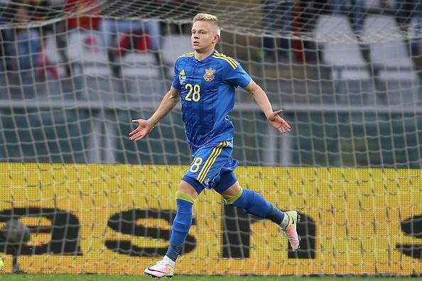 Oleksandr Zinchenko saat membela Ukraina. Copyright: INDOSPORT