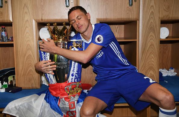 Nemanja Matic turut berperan dalam memberikan gelar Liga Primer Inggris 2016/17 untuk Chelsea. Copyright: INDOSPORT