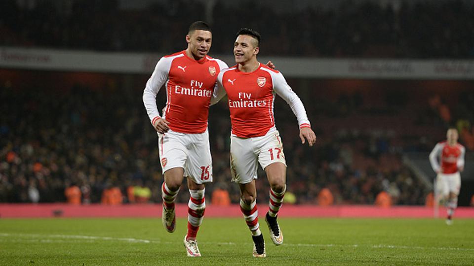 Alex-Oxlade Chamberlain (kiri) dan Alexis Sanchez, dua pemain bintang Arsenal. Copyright: INDOSPORT