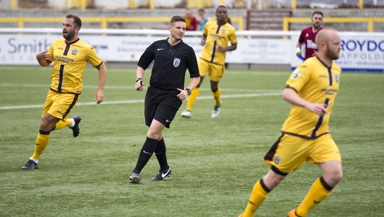 Ryan Atkin, wasit gay di sepakbola Inggris. Copyright: Sky Sports