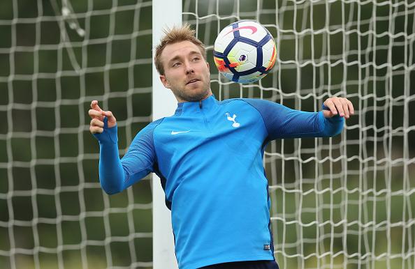 Christian Eriksen saat latihan bersama Tottenham Hotspur. Copyright: INDOSPORT