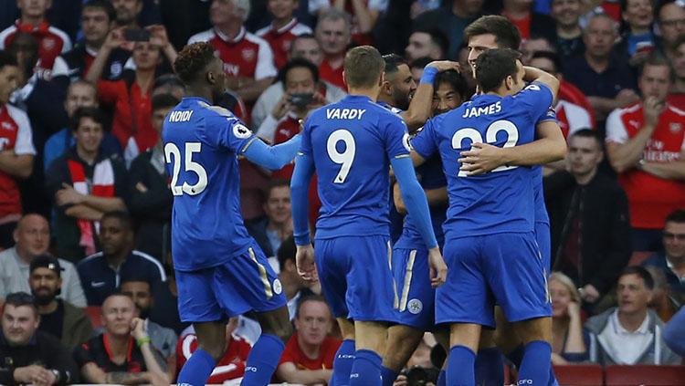 Selebsrasi pemain Leicester City merakayan gol yang dicetak Shinji Okazaki. Copyright: Twiter Squawka News
