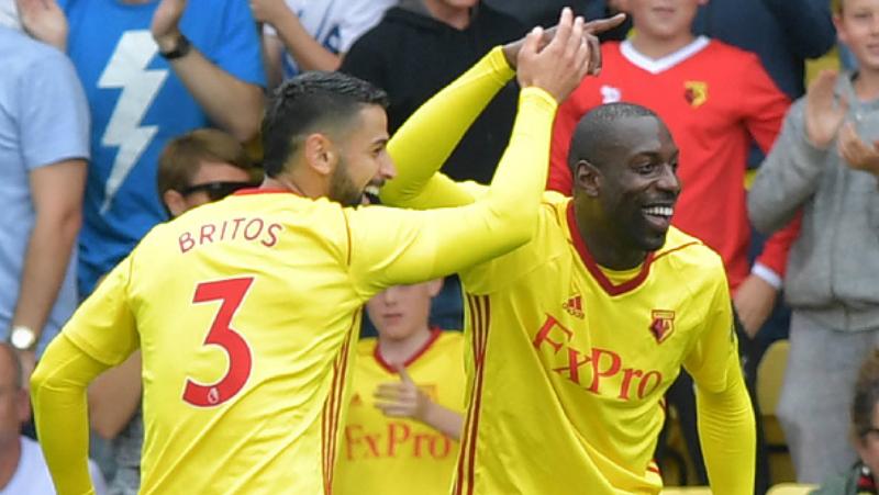 Stefano Okaka (kanan) merayakan golnya ke gawang Liverpool. Copyright: INDOSPORT