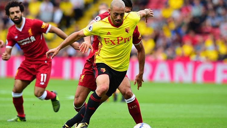 Nordin Amrabat mendapat kawalan ketat dari Emre Can. Copyright: INDOSPORT