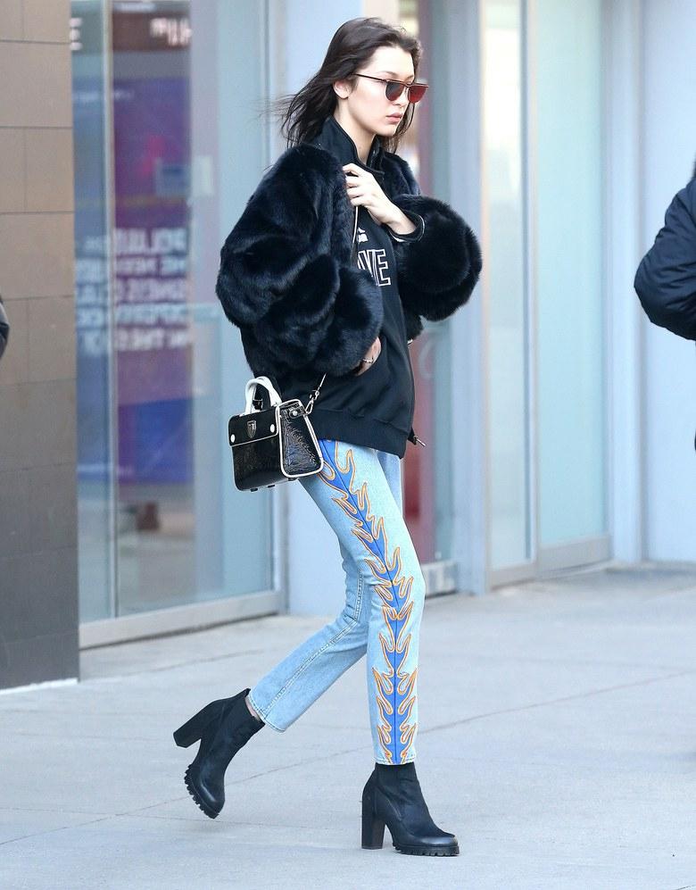 Model asal Amerika Serikat, Bella Hadid. Copyright: INDOSPORT