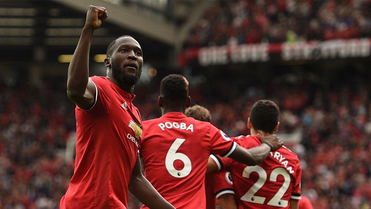 Selebrasi Romelu Lukaku bersama penggawa Man United lainnya. Copyright: Twitter Squawka News.