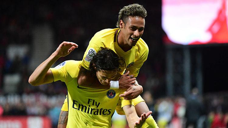 Neymar melakukan selebrasi bersama Edinson Cavani. Copyright: INDOSPORT