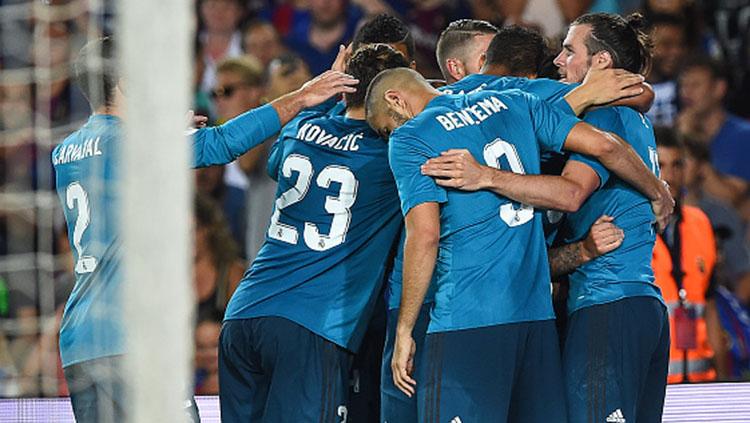 Selebrasi para pemain Real Madrid usai menundukkan Barcelona dengan skor 3-1. Copyright: INDOSPORT