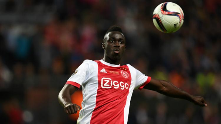 Davinson Sanchez, pemain Ajax Amsterdam diincar oleh Tottenham Hotspur. Copyright: Indosport