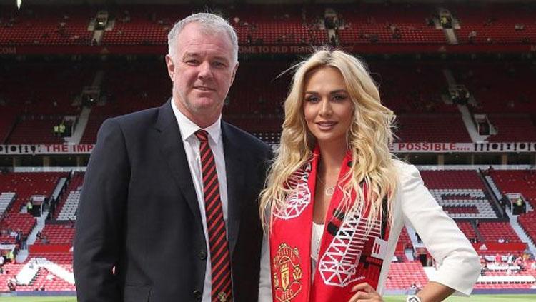 Gary Pallister dan Victoria Lopyreva. Copyright: Football265.com