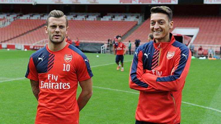Jack Wilshere (kiri) dan Mesut Ozil, dua pemain bintang Arsenal. Copyright: INDOSPORT