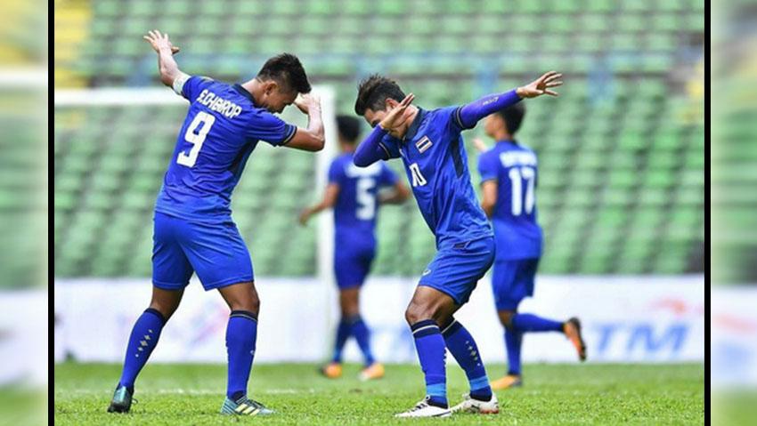 Selebrasi para pemain Thailand usai mencetak gol ke gawang Indonesia. Copyright: PSSI