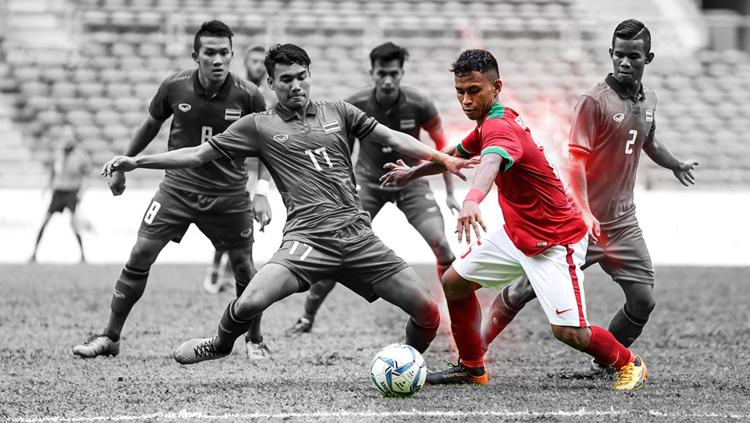 Osvaldo Haay (Timnas Indonesia) berusaha pertahankan bola dari serangan empat pemain Thailand. Copyright: Grafis: Eli Suhaeli/INDOSPORT/kualalumpur2017.com