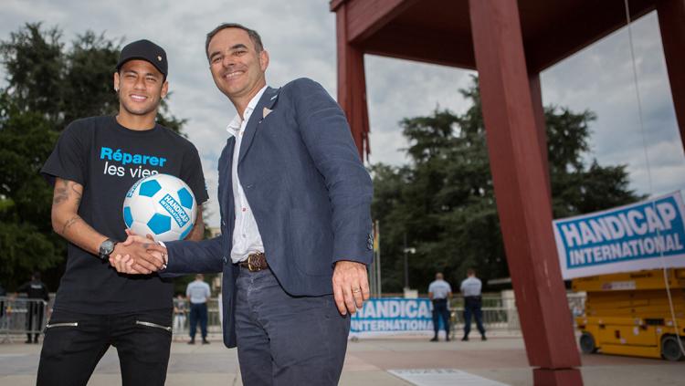 Neymar diangkat sebagai duta Handicap International. Copyright: handicap-international.us