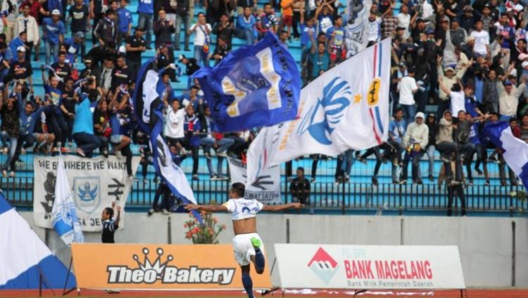 Selebrasi pemain PSIS Semarang usai cetak gol ke gawang PPSM. Copyright: TRIBUN JATENG/HESTY IMANIAR