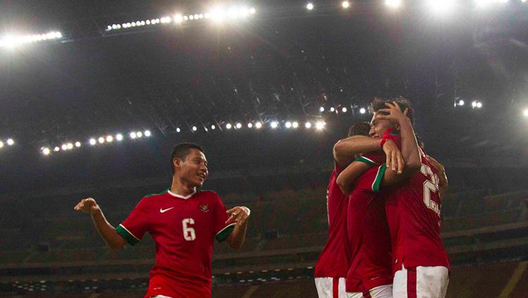 Evan Dimas (kiri) saat merayakan gol Timnas Indonesia ke gawang Filipina. - INDOSPORT