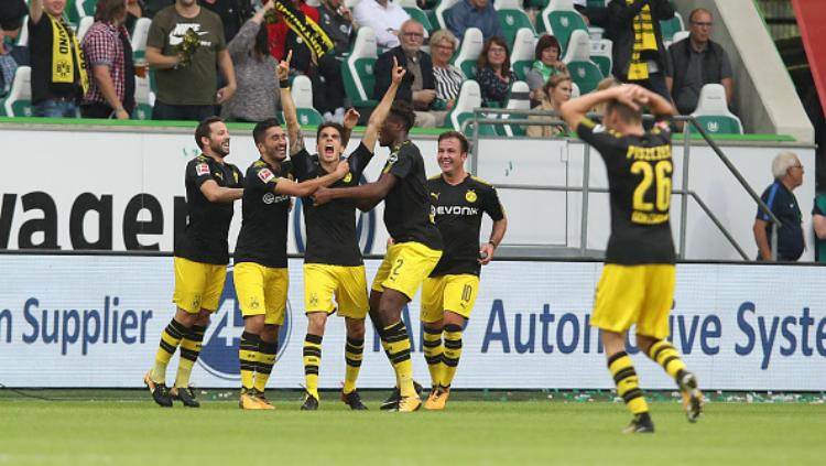 Christian Pulisic selebrasi usai mencetak gol untuk Borussia Dortmund. Copyright: INDOSPORT