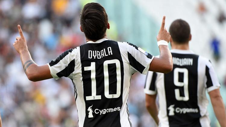 Paulo Dybala sumbang satu gol ke gawang Cagliari. Copyright: Getty Images