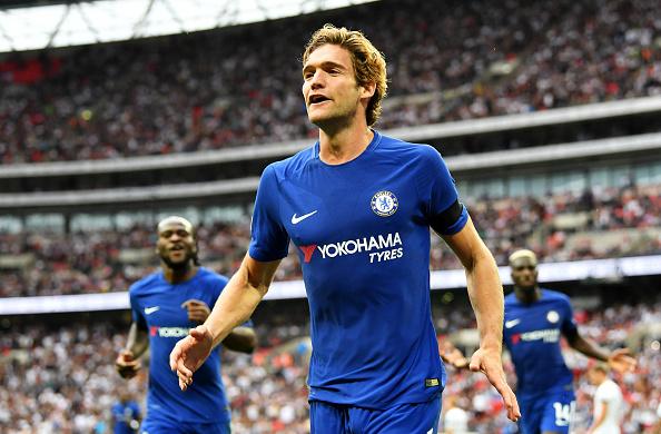 Selebrasi pemain Chelsea, Marcos Alonso usai mencetak gol ke gawang Tottenham Hotspur. Copyright: INDOSPORT