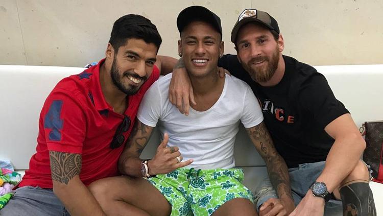 Luis Suarez dan Lionel Messi saat hadiri hari ulang tahun anaknya Neymar. Copyright: Instagram/leomessi
