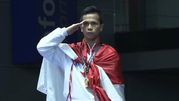 Iwan Bidu Sirait meraih emas di cabor karate. Copyright: Vidio.com