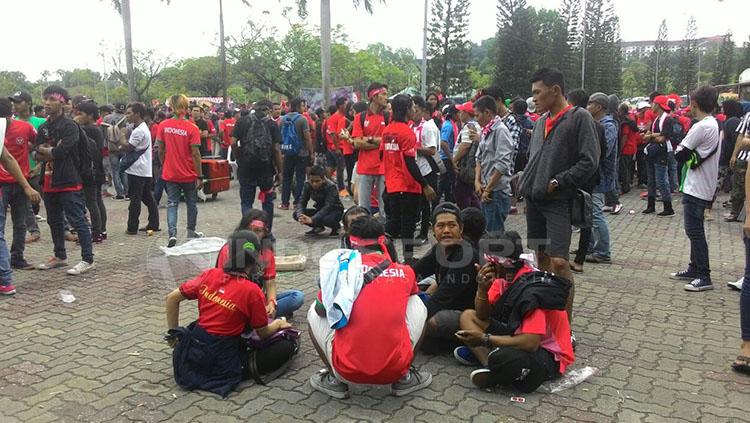 Suporter Garuda Indonesia di sekitar Stadion Shah Alam. Copyright: Araum Kusuma Dewi/INDOSPORT