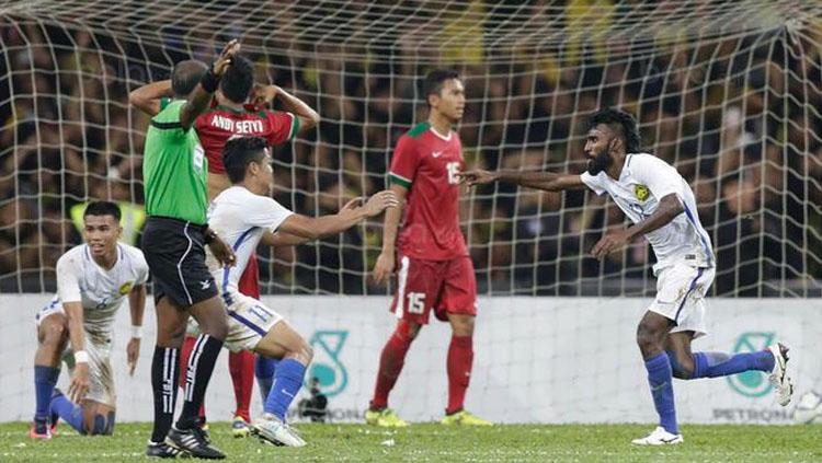 Thanabalan Nadarajah (Malaysia) saat menjebol gawang Timnas Indonesia U-22 di semifinal SEA Games 2017 (26/8/17). Copyright: FA Malaysia