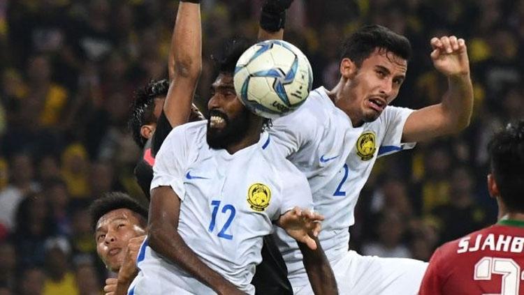 Sundulan Thanabalan Nadarajah (Malaysia) saat menjebol gawang Timnas Indonesia U-22 di semifinal SEA Games 2017 (26/8/17). Copyright: Indosport,com