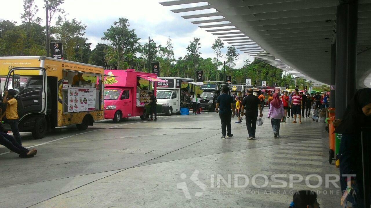 Stand makanan dan food truck di Stadion Bukit Jalil saat SEA Games 2017.