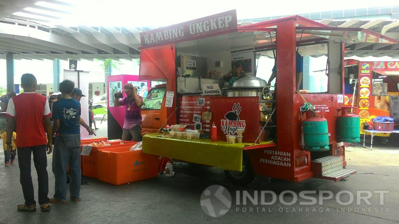 Stand makanan dan food truck di Stadion Bukit Jalil saat SEA Games 2017.