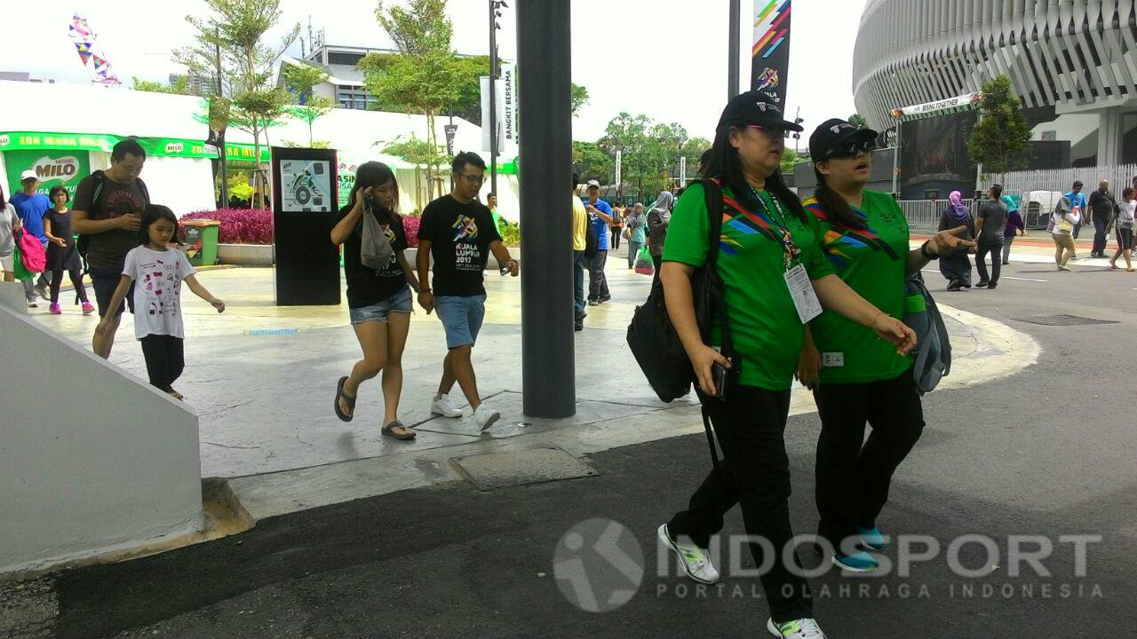 Pasukan hijau atau penjaga kebersihan area stadion di SEA Games 2017.