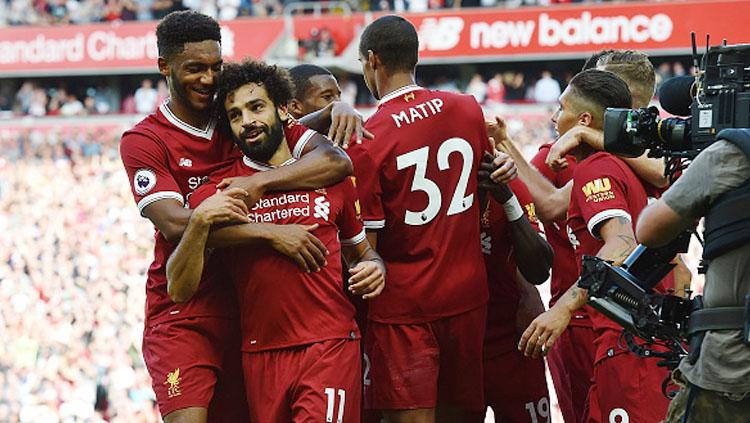 Pemain Liverpool melakukan selebrasi setelah Mohamed Salah cetak gol.