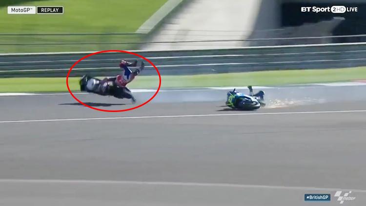 Insiden kecelakaan Andrea Iannone dengan Danilo Petrucci.