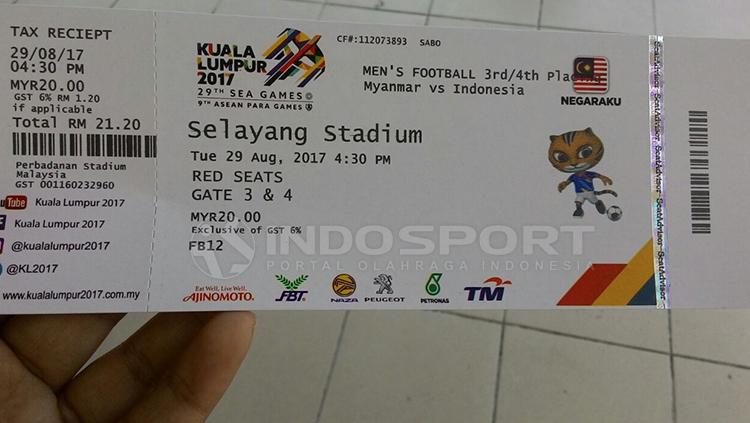 Tiket pertandingan Indonesia vs Myanmar. Copyright: Arum Kusuma Dewi/INDOSPORT