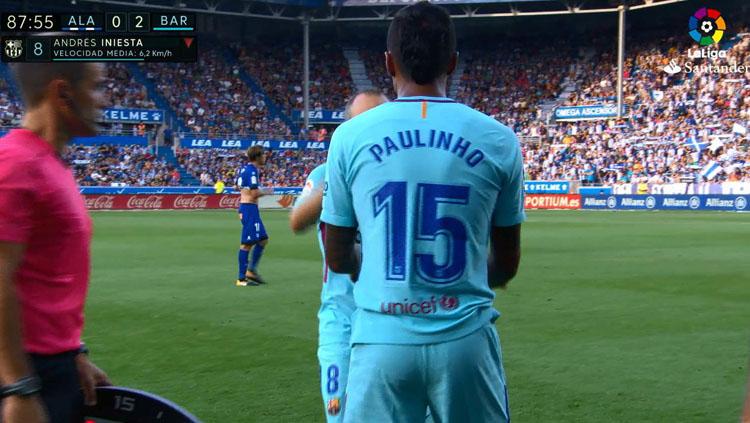 Paulinho mencatat debutnya ketika Barcelona melawan Alaves. Copyright: sport.es