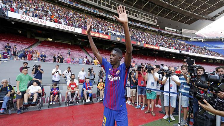 Barcelona resmi memperkenalkan Ousmane Dembele sebagai pemain baru mereka. Copyright: FC Barcelona