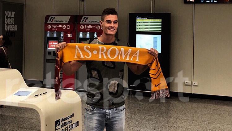 Patrick Schick saat tiba di Roma untuk melengkapi perpindahannya dari Sampdoria. Copyright: Romanews.eu