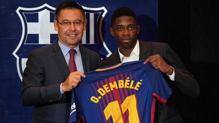 Barcelona memberikan nomor punggung 11 kepada Oussmane Dembele. Copyright: AFP / LLUIS GENE