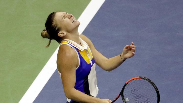 Ekspresi kekalahan Simona Halep. Copyright: AP/Julio Cortez